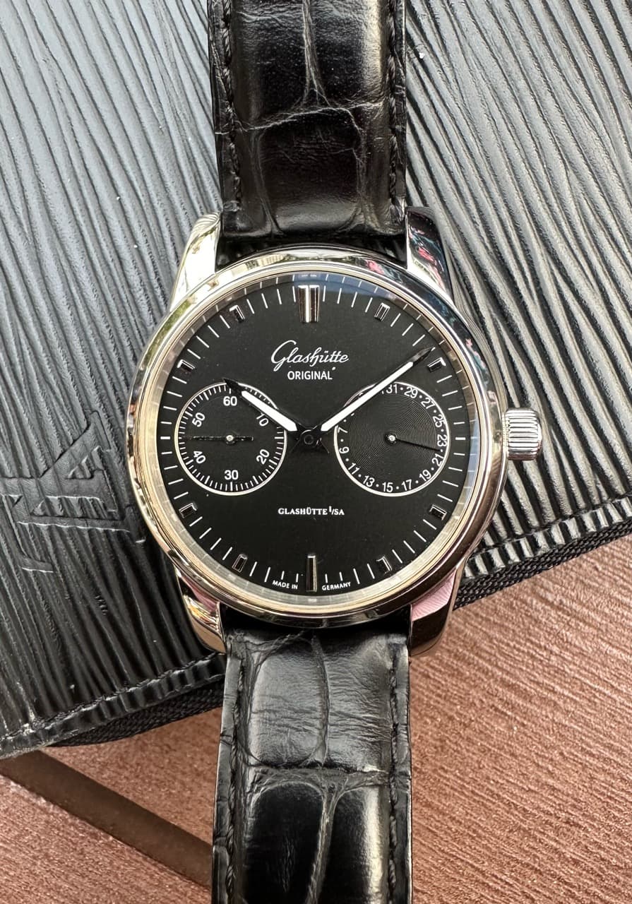 Glashütte Original Senator Hand Date Black Dial 1-39-58-01-02-04
